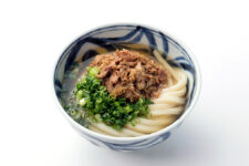 2021年M-1で話題沸騰「肉うどん」SNSバズを活用した事例を分析